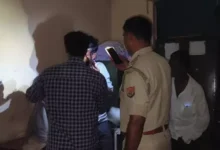 हमीरपुर में मोबाइल फ्लैश की रोशनी में घायल को लगाए गए टांके, स्वास्थ्य व्यवस्था पर उठे सवाल